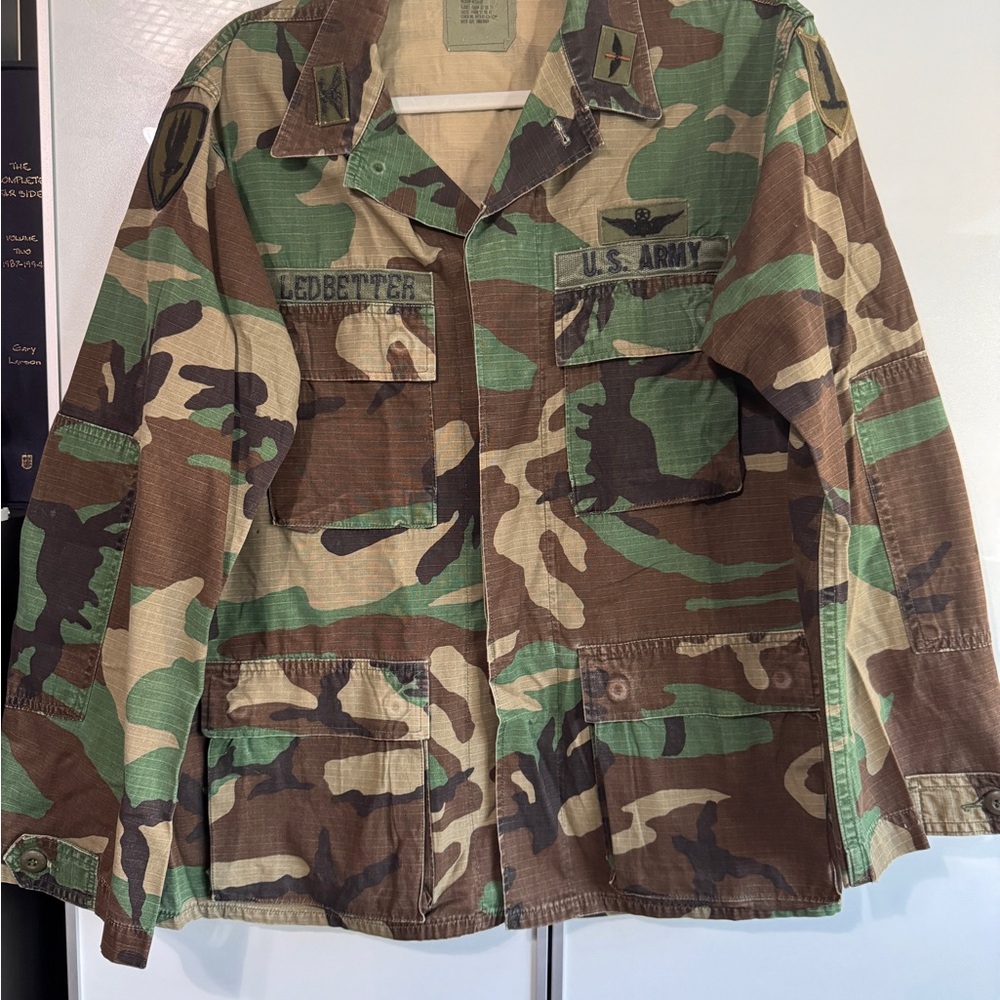 🌲 U.S. Army Woodland Camo BDU Jacket – Medium Regular – Named & Fully Patched